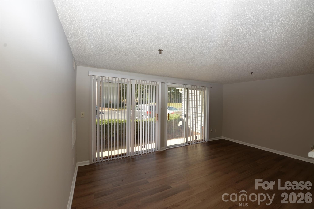 1649 Arlyn Circle - Photo 3