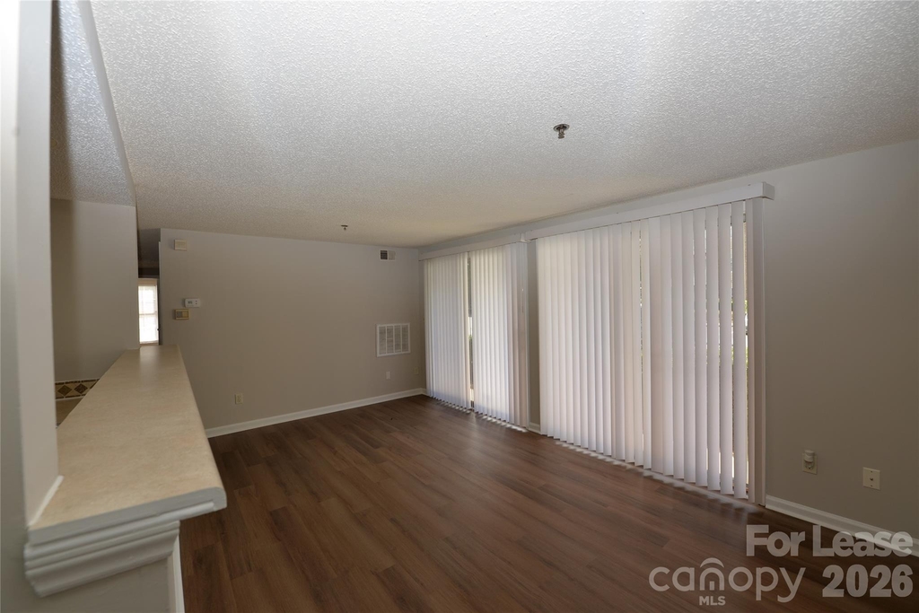 1649 Arlyn Circle - Photo 4
