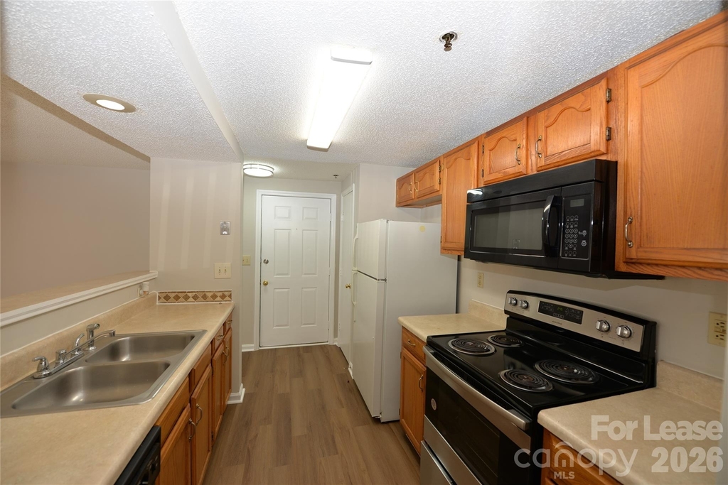 1649 Arlyn Circle - Photo 7