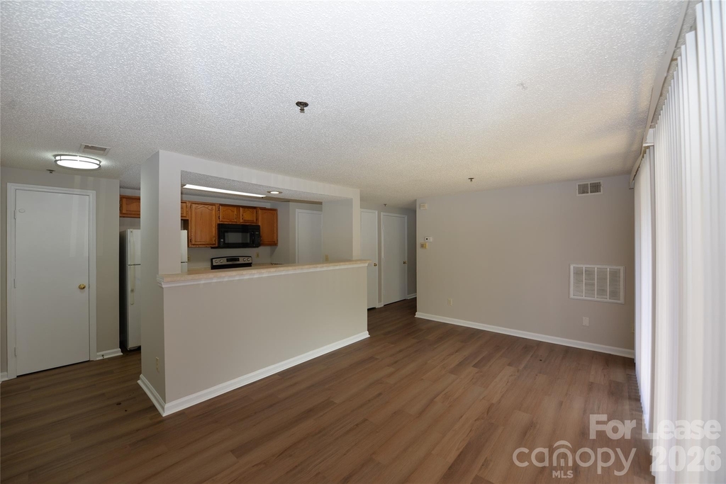 1649 Arlyn Circle - Photo 6