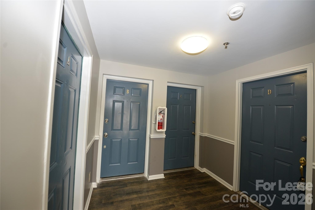 1649 Arlyn Circle - Photo 2