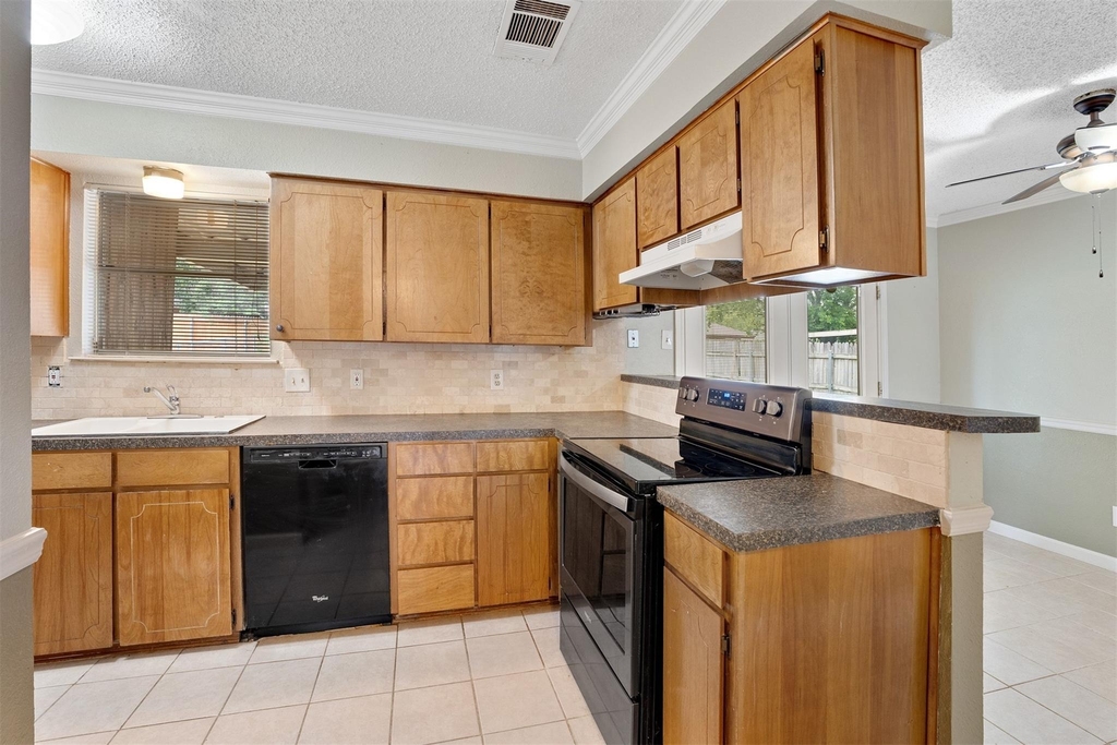 7044 Crosstimbers Lane - Photo 8