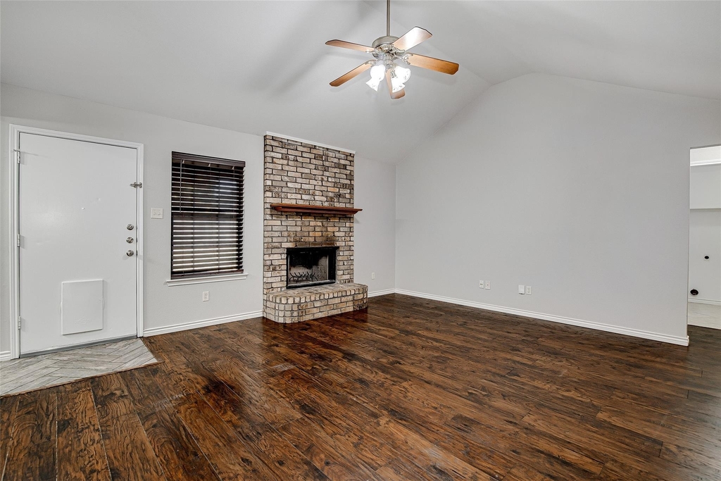 636 Ozark Avenue - Photo 9