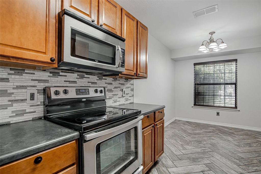 636 Ozark Avenue - Photo 13