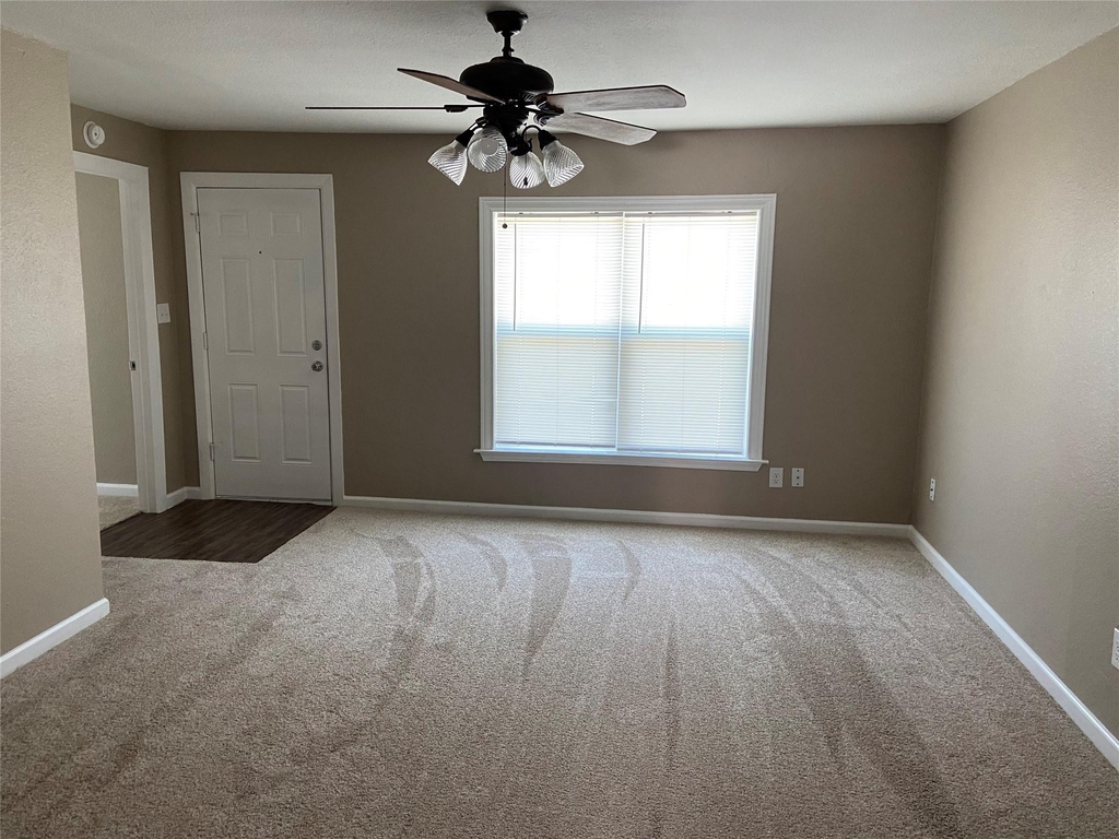 506 N Lamar Street - Photo 2