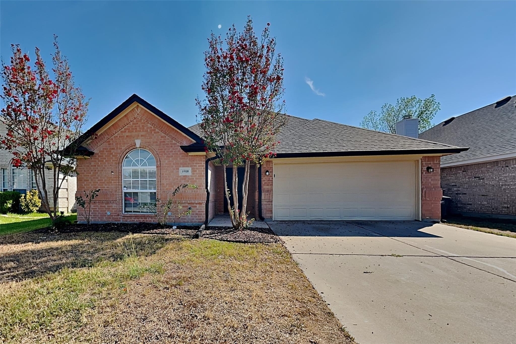 8908 Saranac Trail - Photo 0