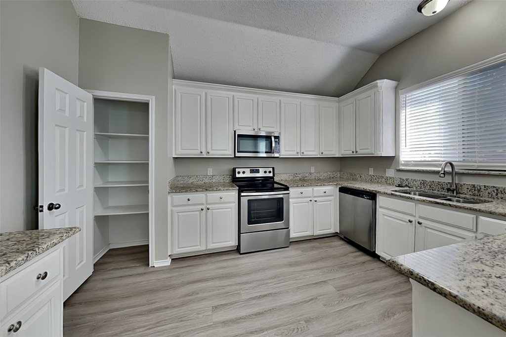 8908 Saranac Trail - Photo 3