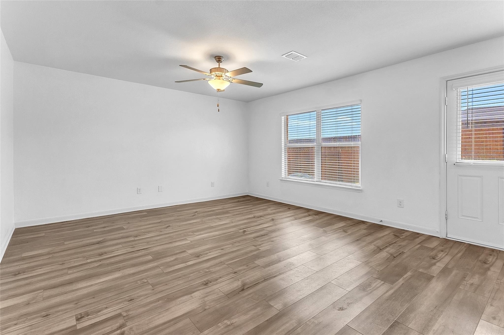 3083 Chillingham Drive - Photo 3