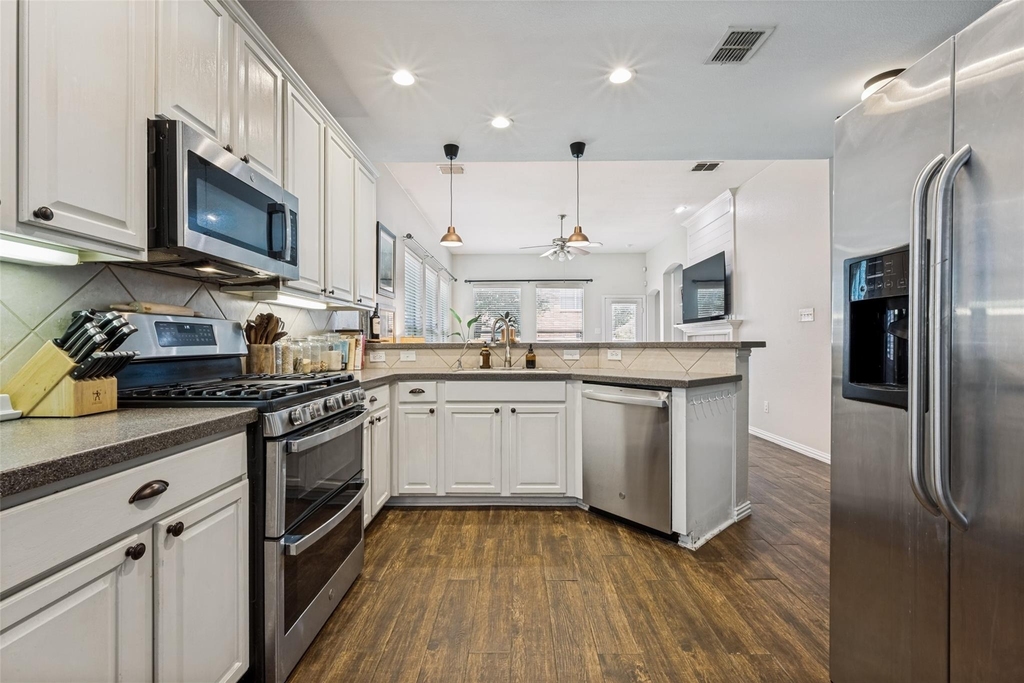 310 Conroe Circle - Photo 12