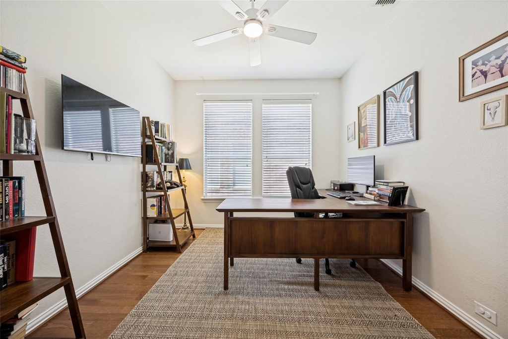 310 Conroe Circle - Photo 7