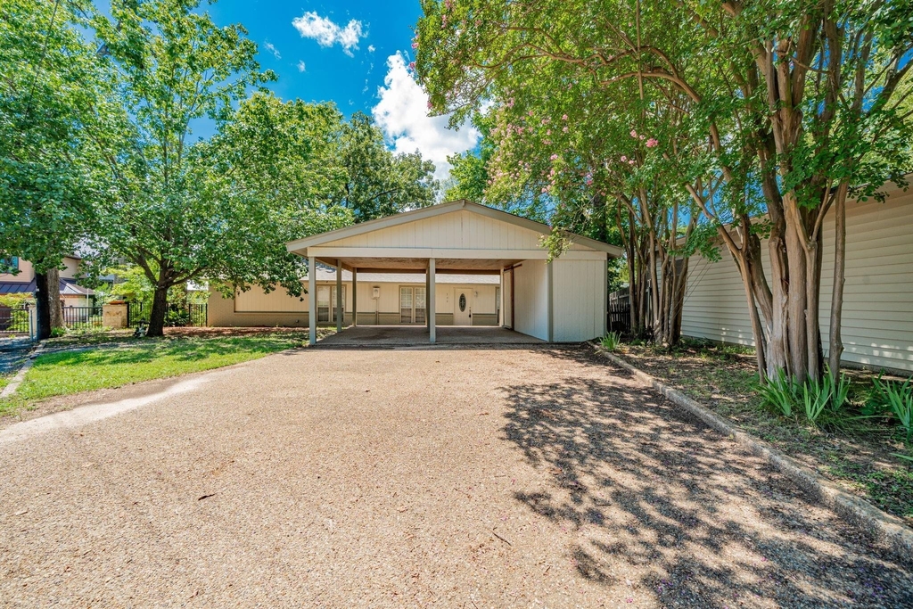 102 Northwood Place - Photo 2