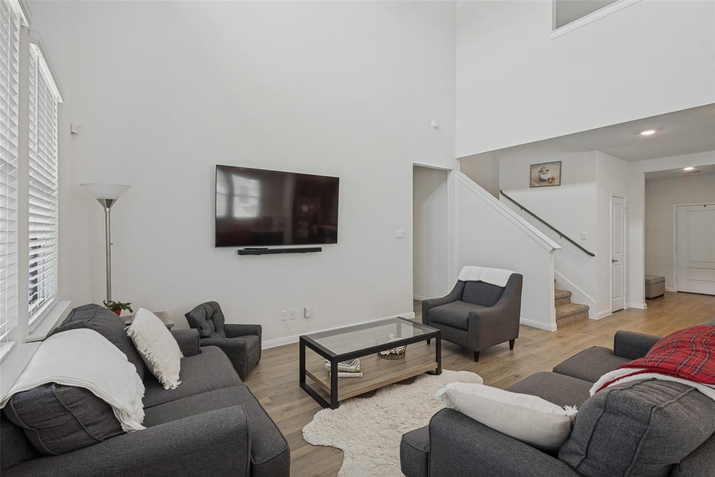 1601 Grand Villa Street - Photo 4