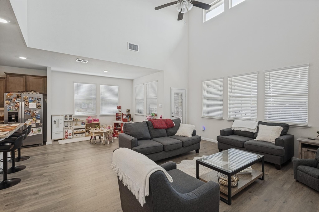 1601 Grand Villa Street - Photo 3