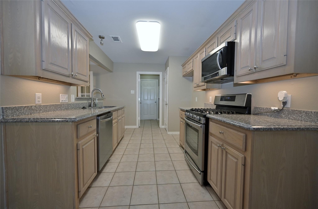 211 Barbara Way - Photo 2