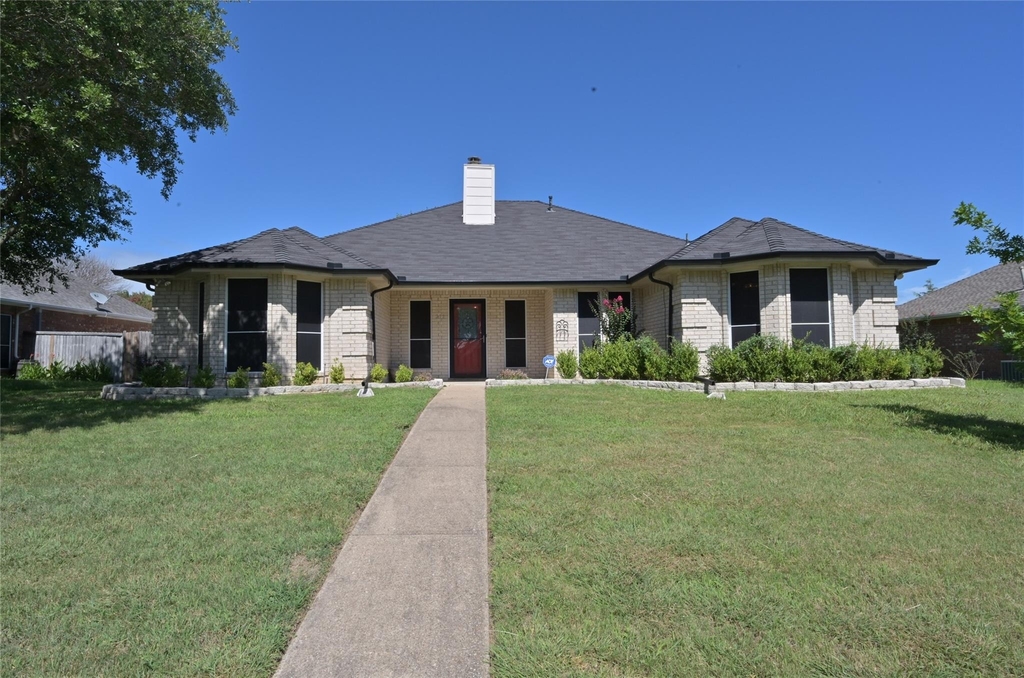 211 Barbara Way - Photo 0