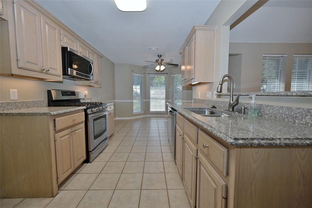 211 Barbara Way - Photo 4