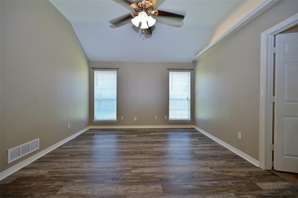 211 Barbara Way - Photo 17