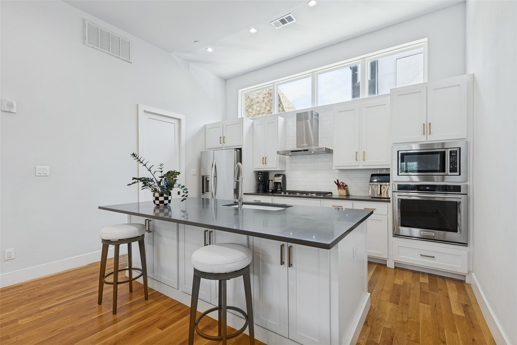 3200 Ross Avenue - Photo 10