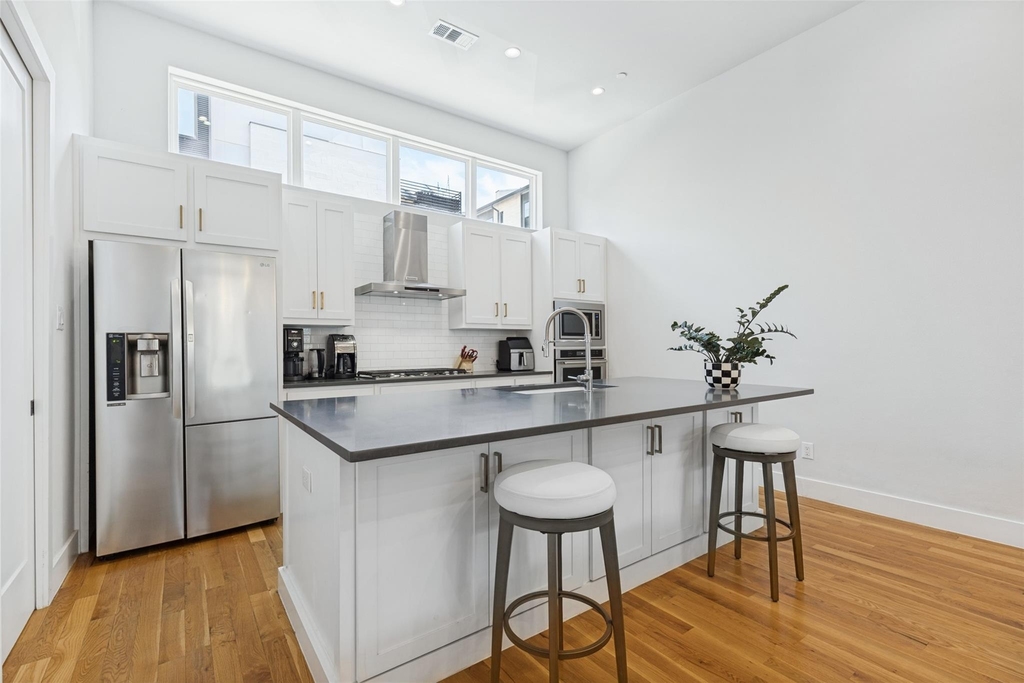 3200 Ross Avenue - Photo 9