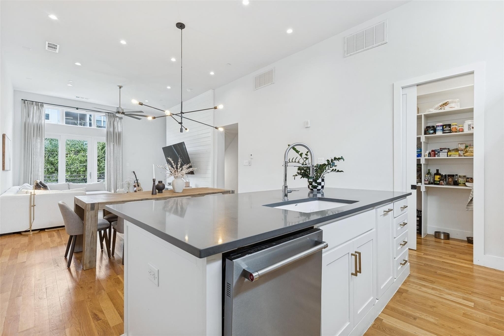 3200 Ross Avenue - Photo 12
