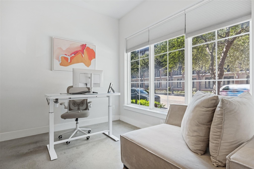3200 Ross Avenue - Photo 3