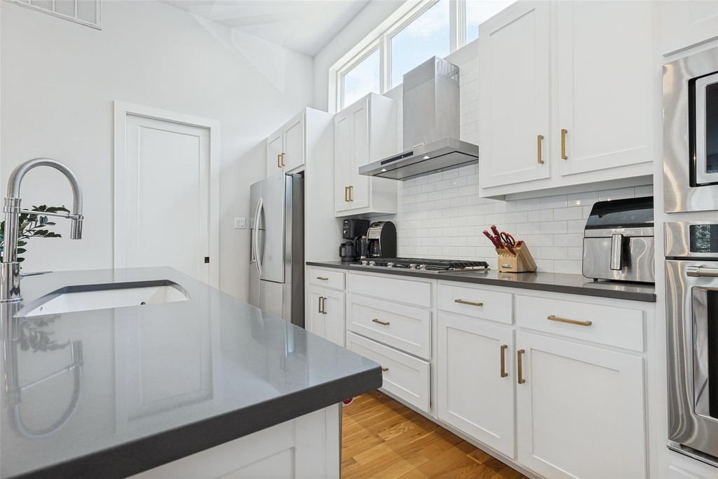 3200 Ross Avenue - Photo 11