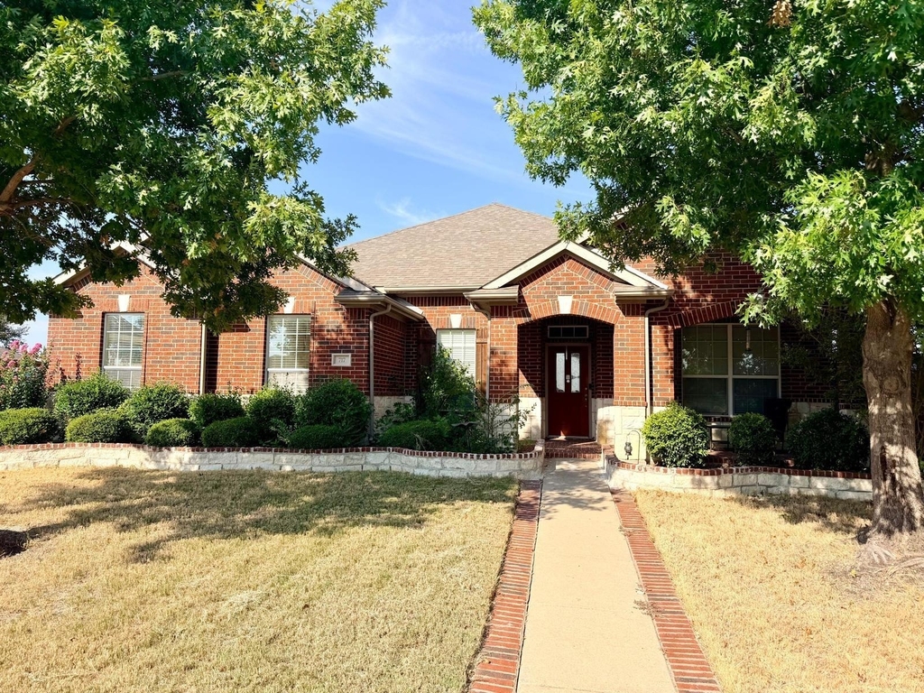 717 Beau Drive - Photo 0