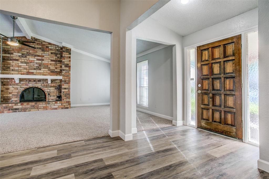 1013 Carriagehouse Lane - Photo 2