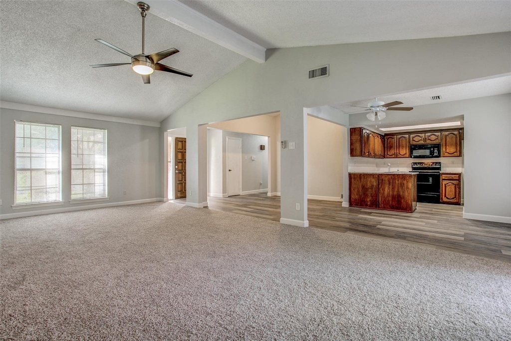 1013 Carriagehouse Lane - Photo 6
