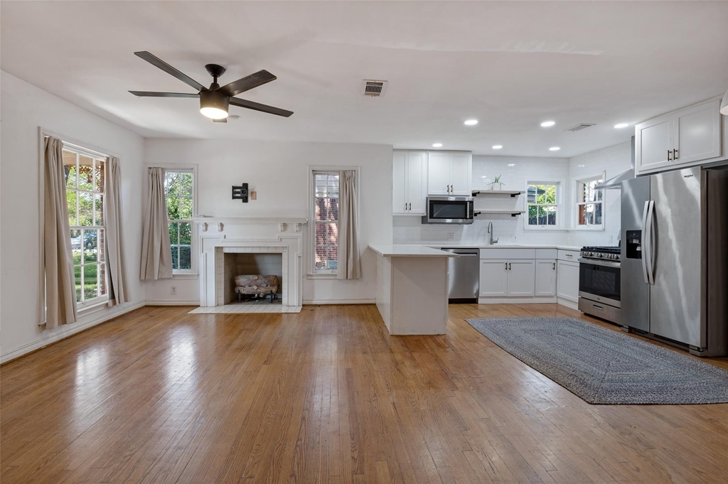 2219 Carnes Street - Photo 2