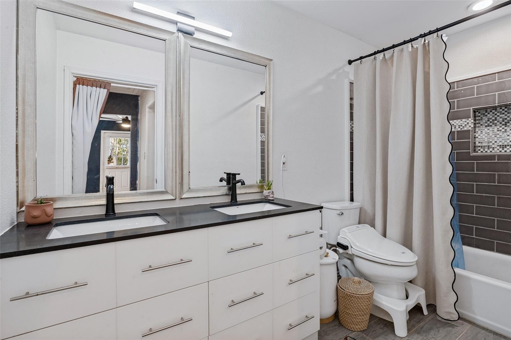 2219 Carnes Street - Photo 9