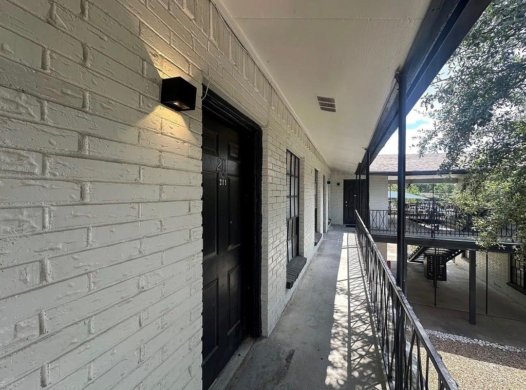 5317 Junius Street - Photo 3