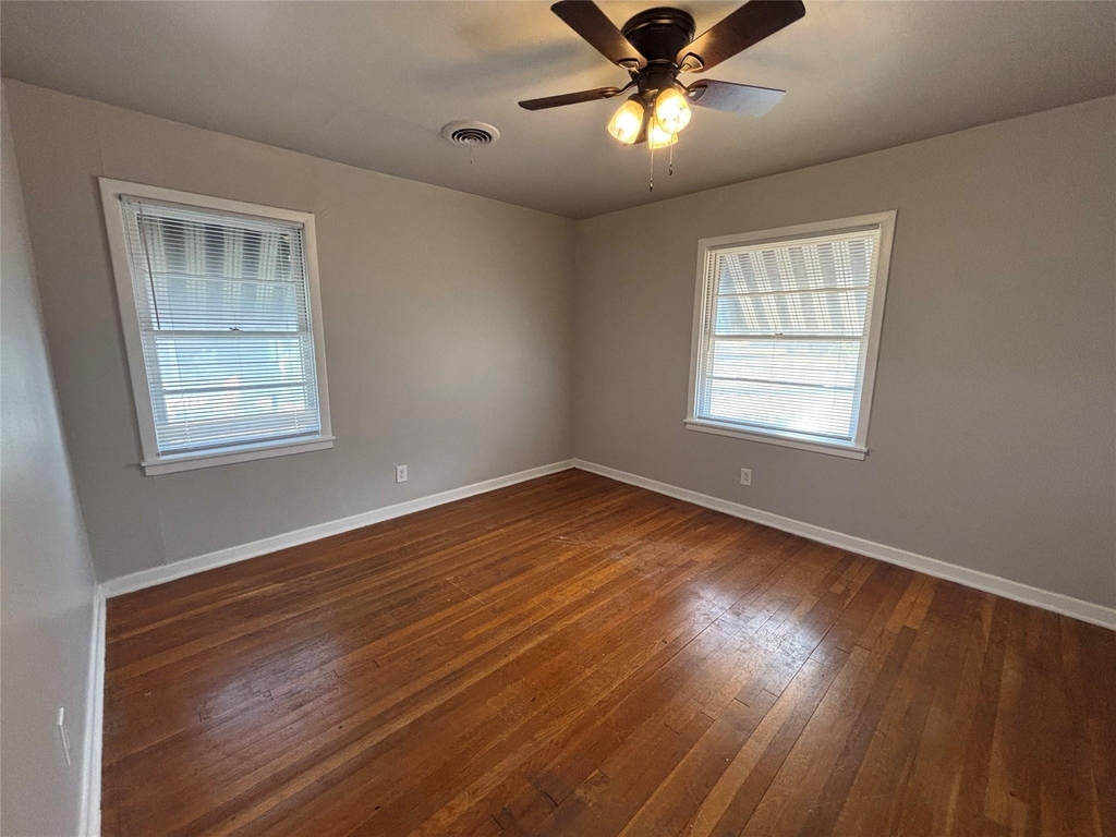 5804 Trigg Drive - Photo 3