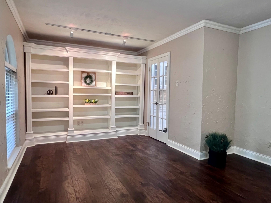 3925 Villa Downs Drive - Photo 4