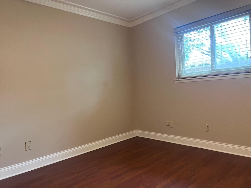 3925 Villa Downs Drive - Photo 11