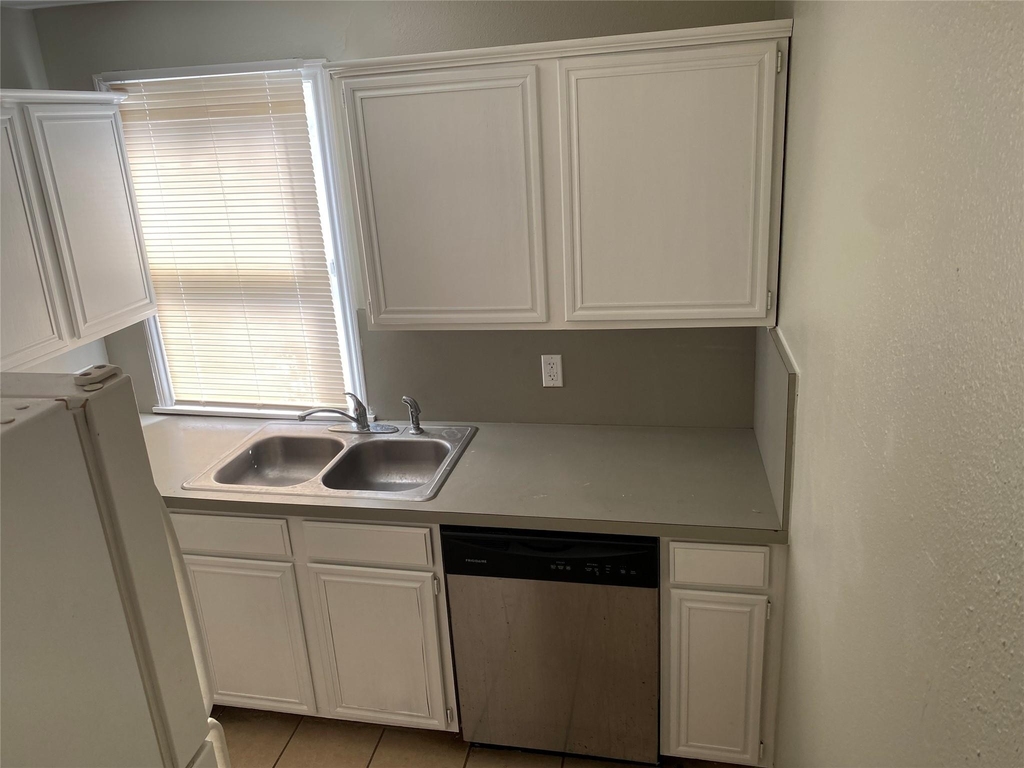 4936 Worth Street - Photo 4