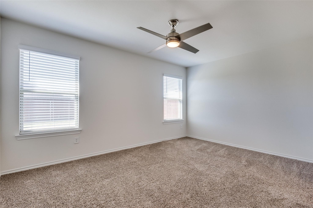 980 Fueller Drive - Photo 10