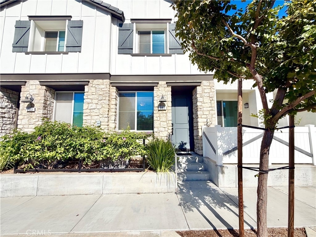 41974 Emelia Street - Photo 0