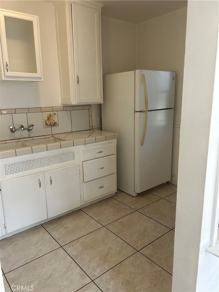 871 N Hoover - Photo 1