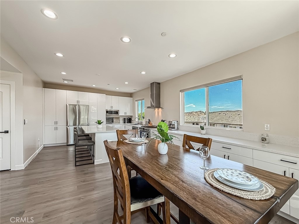 946 Warwick - Photo 18