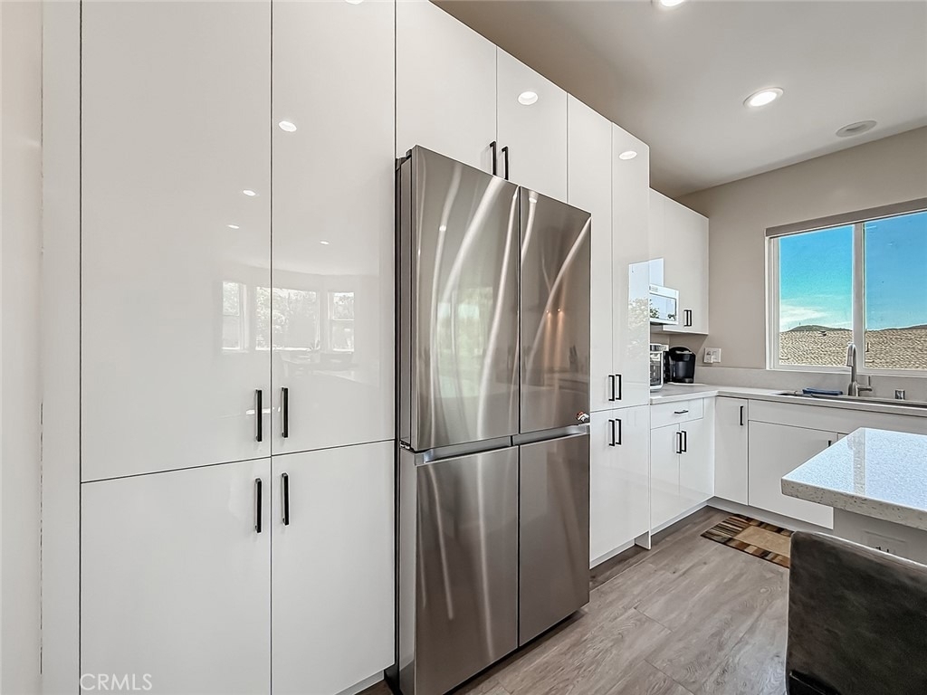 946 Warwick - Photo 21