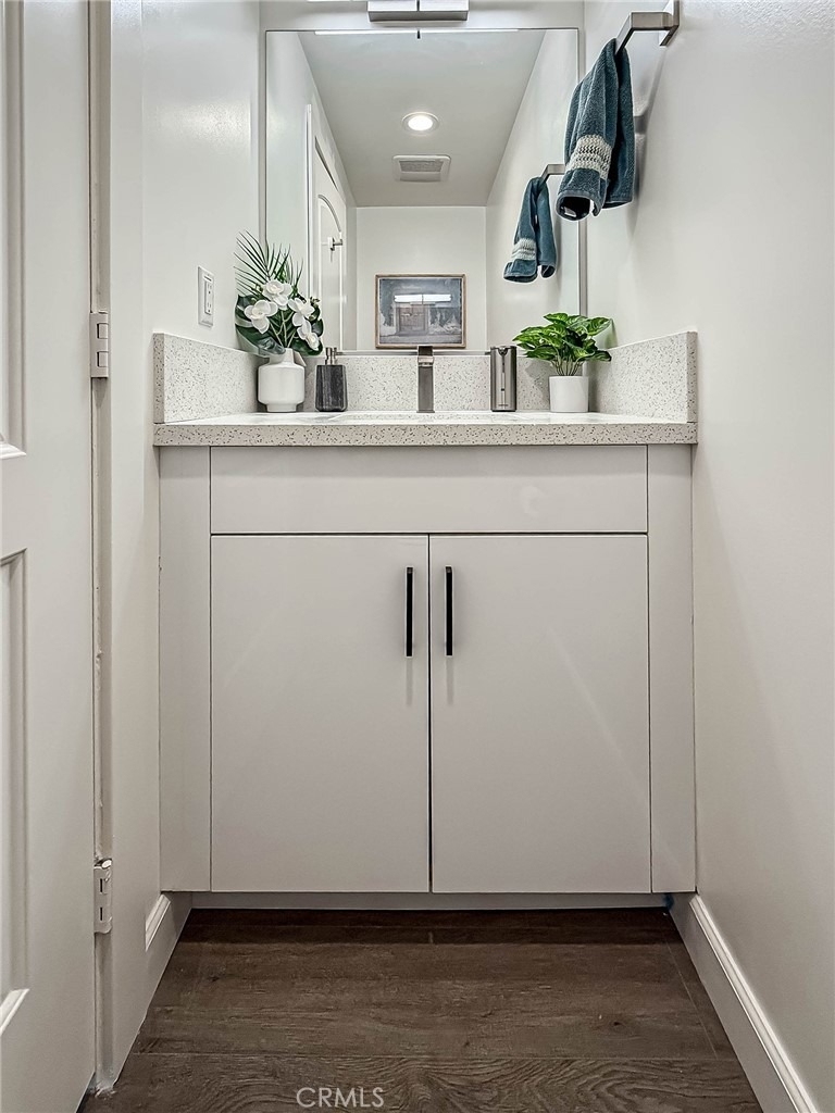 946 Warwick - Photo 26
