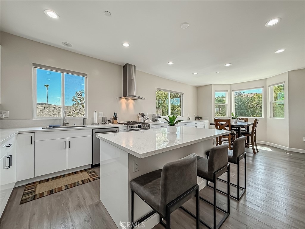 946 Warwick - Photo 22
