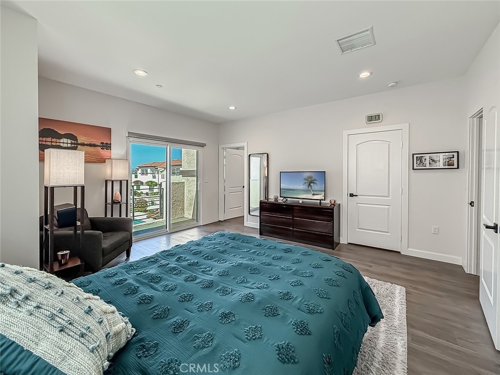 946 Warwick - Photo 42
