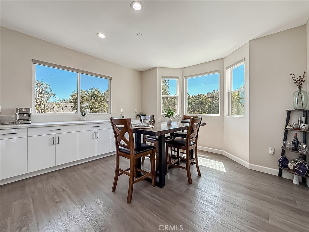946 Warwick - Photo 16