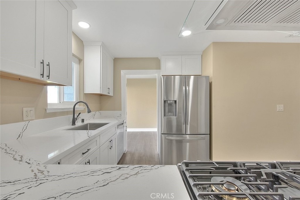 340 W Caroline Street - Photo 3