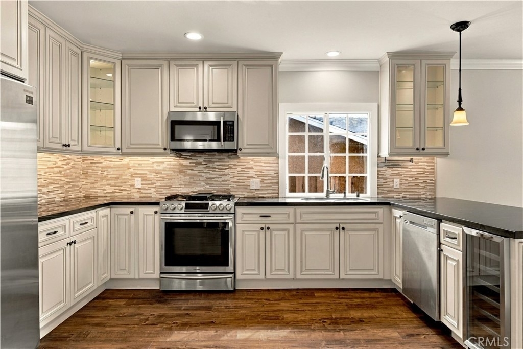 1649 E 43rd - Photo 8