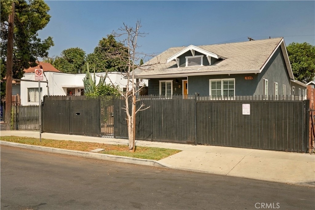 1649 E 43rd - Photo 31