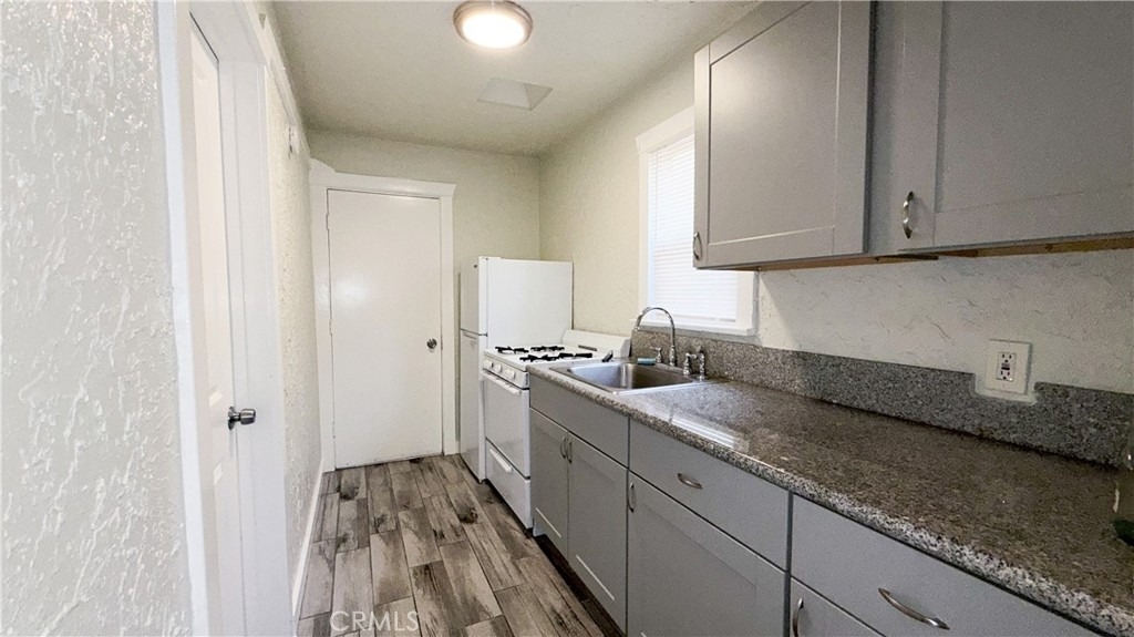 5031 Bakman Avenue - Photo 10