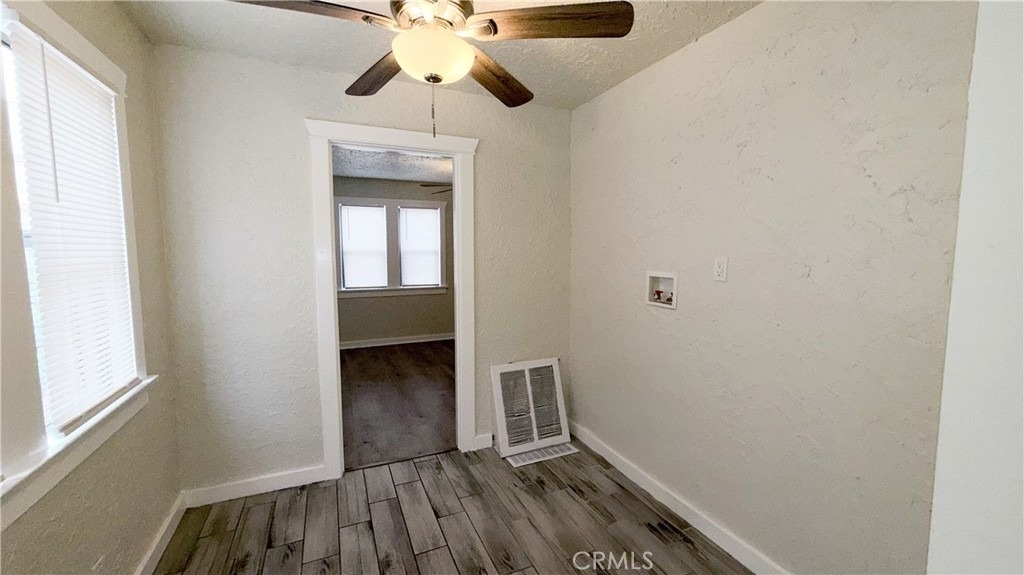 5031 Bakman Avenue - Photo 12